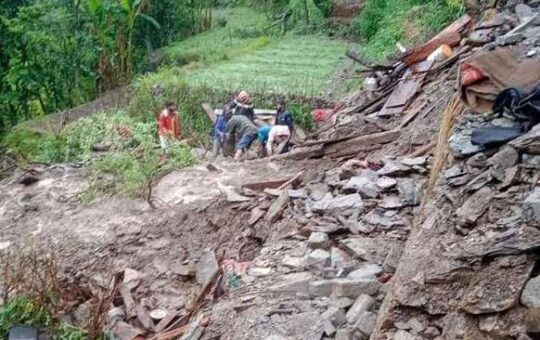 उत्तराखंड में बारिश के चलते भूस्खलन से मार्ग अवरुद्ध, चकराता के क्वांसी क्षेत्र में एक युवक की मौत, दो लापता