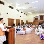 सीएम धामी ने नगर निगम महापौर एवं नगर पालिका अध्यक्षों से किया संवाद