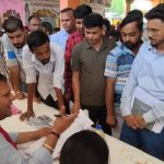 ‘महापौर जनता के द्वार’ अभियान में दूषित पेयजल की शिकायत पर भड़के मेयर