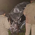 कार खाई में गिरी, चार लोग घायल