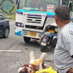 बस की टक्कर से बाइक सवार की मौत, एक घायल