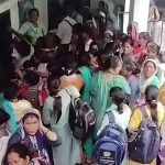 श्रमिक कार्ड के लिए उमड़ी भीड़ ने बढ़ाई मुश्किलें, धक्का-मुक्की से ग्रामीण परेशान