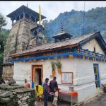 त्रियुगीनारायण में सात फेरों के लिए उमड़ रहे नवविवाहित जोड़े