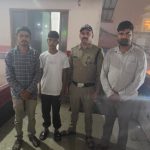 पुलिस ने 14 वर्षीय नाबालिग सकुशल परिजनों के सुपुर्द किया