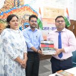 एक पुस्तक दान करें, ज्ञान का वृक्ष लगाएं अभियान को मिली नई गति